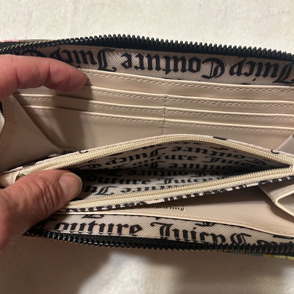 Juicy Couture Wallet with Red Roses - Picture 6 of 8